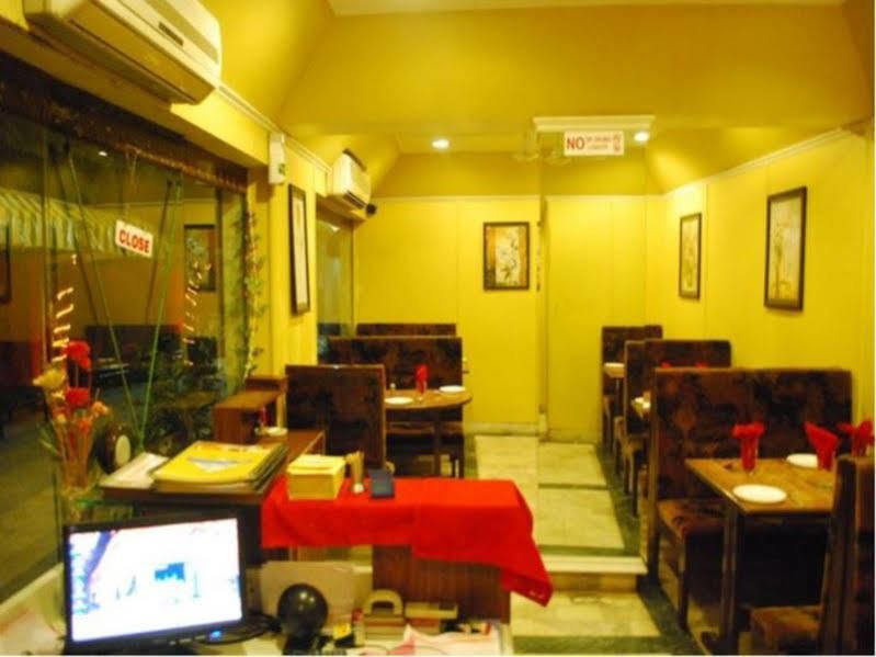 Royal Hotel Ahmedabad Exterior foto